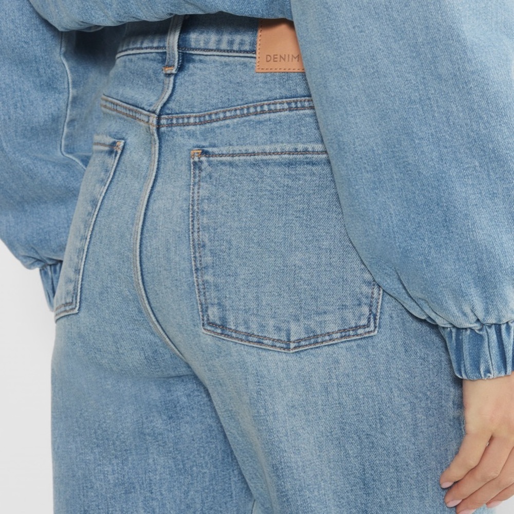 Aritzia The '90s Sculpt Mid-Rise Straight Jean